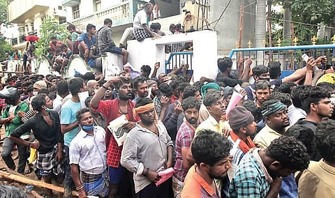 Flouting all Covid protocols, bull owners waiting to register for the Jallikattu event at Avaniyapuram in Madurai on Monday | k k sundar