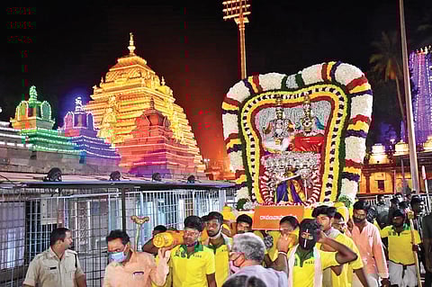 Ravana Vahana Seva to the presiding deities being organised at Srisailam temple on Wednesday I Express