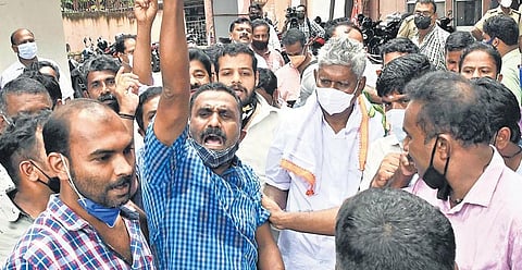 KSRTC employees of the Transport Democratic Front protesting against CMD Biju Prabhakar at the KSRTC office in Thiruvananthapuram