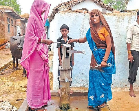 Over 450 check dams and 56 lakes have been built in Bundelkhand villages | EXPRESS