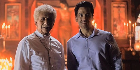 Naseeruddin Shah (L) and Tusshar Kapoor (Photo| Twitter)