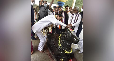 Telangana Chief Minister K Chandrasekhar Rao visited Kaleshwara-Mukteswara Swamy temple and offered special prayers (Photo | Special Arrangement)