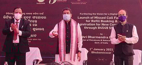 Union Minister Dharmendra Pradhan launching Missed Call Facility for LPG refilling