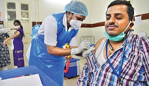 A health worker at Minto Ophthalmic Hospital gets the jab | Shriram BN