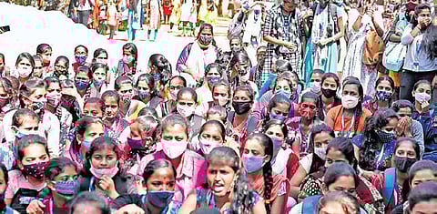 Commerce students of Maharani’s College protest on campus on Thursday. | Nagaraja Gadekal