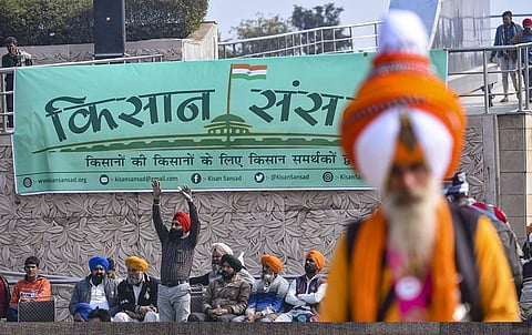 Members of farmer unions stage a protest against Centre's farm reform during 'Kisan Sansad' at Guru Tegh Bahadur Memorial in New Delhi Saturday Jan. 23 2021. (Photo | PTI)