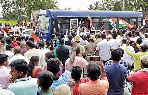 After the massive blast on Thursday, Congress workers hold a protest at Shivamogga on Saturday | Shimoga Nandan