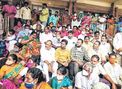 Asha workers stage a protest against a fellow worker’s death in Guntur on Sunday. (Photo | EPS)