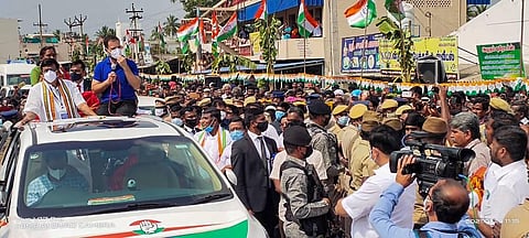 Congress leader Rahul Gandhi arrives at Chinna Dharapuram in Karur district Monday Jan. 25 2021. (Photo | PTI)