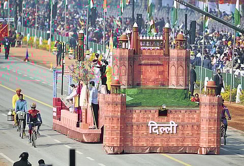 Delhi’s tableau rolls down Rajpath (Photo | PTI)
