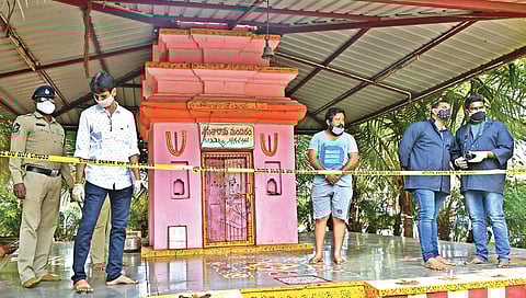 Police and clues team examine the surroundings of the temple where the idol of Sita was allegedly vandalised, in Vijayawada. (File Photo | Prasant Madugula, EPS)