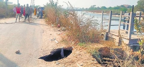 A huge crater developed on a road along the Kakatiya canal of SRSP, near Gundlasingaram village in Warangal (Urban) district on Tuesday. Officials say vehicles plying on the road laid over the canal c
