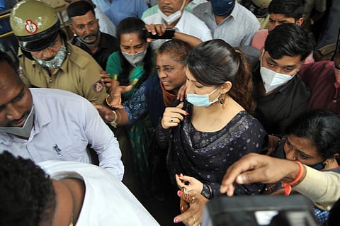 Actor Radhika Kumaraswamy (centre) arrives at the CCB office for questioning in Bengaluru on Friday. (Photo | Nagaraja Gadekal, EPS)