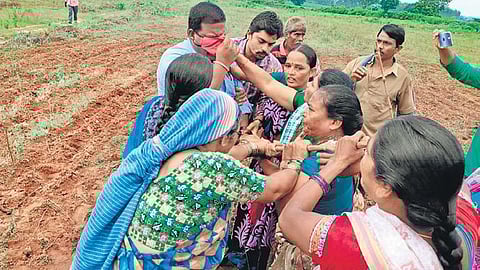 Clashes erupt between podu cultivators and Forest Department officials at Ambedkarnagar, in Bhadradri-Kothagudem district on Thursday