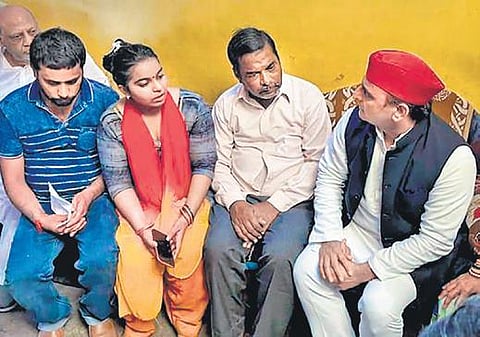 SP chief with the victim’s family | Pti