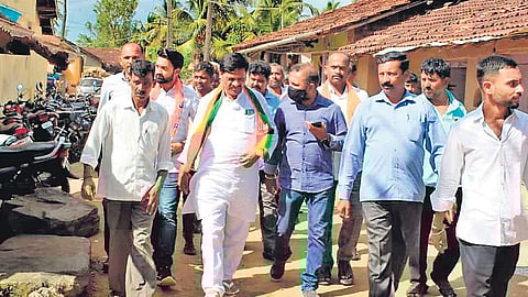 BJP candidate for Hanagal bypoll, Shivaraj Sajjanar, campaigns along with his supporters in the constituency. (Photo| EPS)