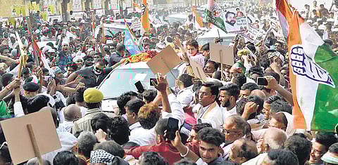 A large number of Congress supporters along with the convoy of party general secretary Priyanka Gandhi Vadra in Varanasi.