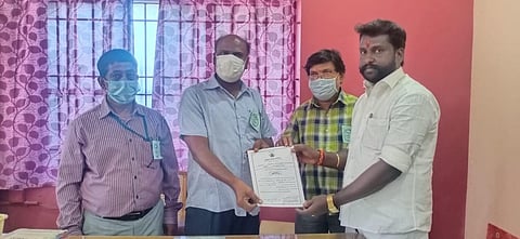 Kadalamani filing nomination papers / File Picture