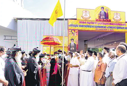 Senior Metropolitan Kuriakose Mar Clemis hoisting the flag of Malankara Syrian Christian Association at Parumala on Wednesday