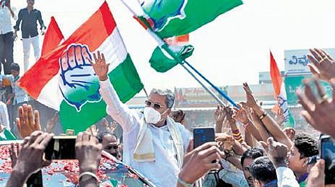 Congress leader Siddaramaiah greets the gathering at Moratagi village in Sindagi taluk on Monday
