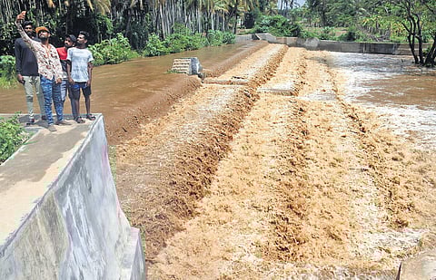 The Puttuvikki checkdam in Coimbatore started overflowing due to copious rains | U Rakesh Kumar