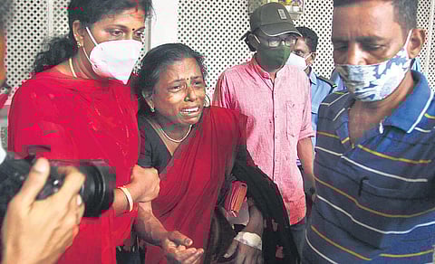 Nithinamol’s mother Bindu is inconsolable after hearing about her daughter’s death
