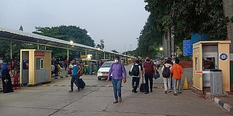 With Access Control System not functioning inside KSR railway station in Bengaluru, vehicles have a free run now. (Photo | EPS)