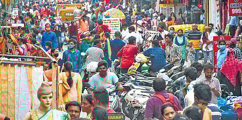 The TDP bandh causes no impact on business activity at Besant Road in Vijayawada on Wednesday | Prasant Madugula