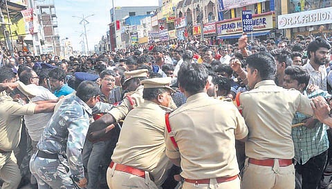 People gathered near Shadnagar police station on Saturday, and protested against the killing of the young veterinarian. (File Photo | S Senbagapandiyan, EPS)