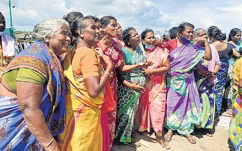 Rajkiran’s wife, mother, and other family members grieving as they watch his body