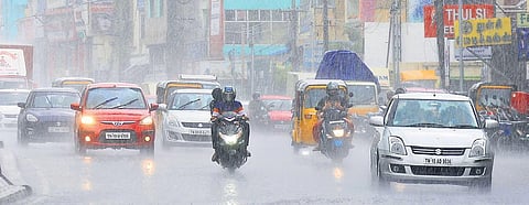 Rain pounds Mount Poonamallee High Road in Chennai on Sunday. (Photo | DEBADATTA MALLICK)