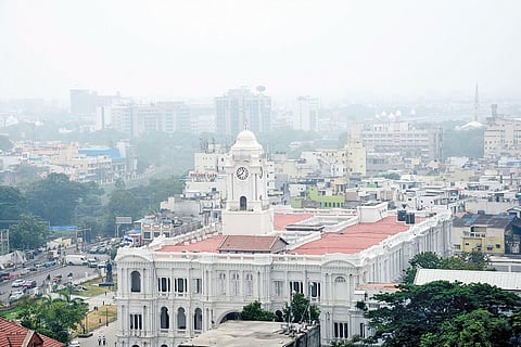 Chennai was shrouded in smog on October 28. (Photo | Ashwin Prasath, EPS)