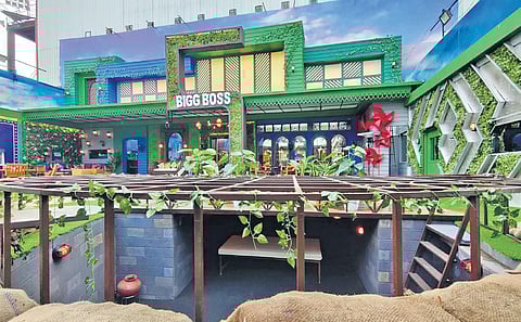 For season 5, the makers have made the house more vibrant. Royal is the word that best describes the feel the makers have gone for with the sets.