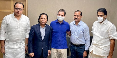 Rahul Gandhi posing for pictures after his meeting with former Meghalaya CM Mukul Sangma (Right to Gandhi) and state PCC chief Vincent H Pala (to Gandhi's left). (Photo | Twitter, Mukul Sangma)