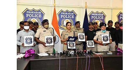 Prakasam SP designs, unveils new logo for SWAT team