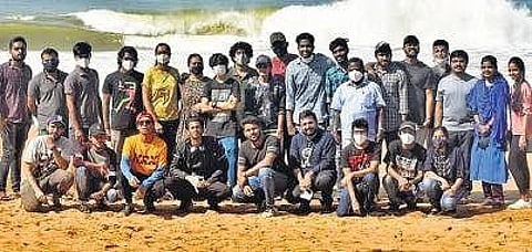 Volunteers who were part of Pallithura clean-up initiative