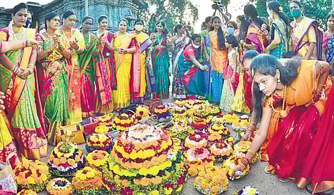 Devotees gather at the Thousand Pillar temple. (Photo| Vinay Madapu, EPS)