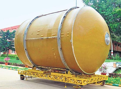 The semi-cryogenic propellant tank (SC120- LOX) | Express