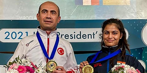 Manu Bhaker and Ozgur Varlik of Turkey pose after winning the gold medal in the 25m Rapid Fire Pistol mixed team event at the ISSF President's Cup in Wroclaw, Poland. (Photo | Twitter, NRAI)