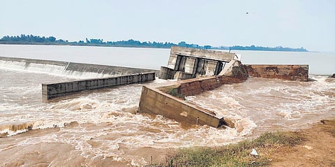 The broken right-side sluice of the check dam in Thalavanur village | EXPRESS