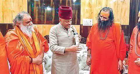 Aam Aadmi Party’s chief minister face for next Assembly elections, Col (retd) Ajay Kothiyal with mahants of Akhil Bharatiya Akhara Parishad on November 9 | TWITTER