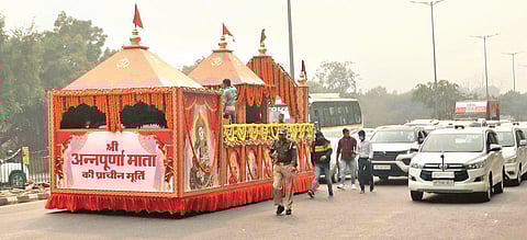 The idol of Goddess Annapurna paraded in the streets of New Delhi | shekhar yadav