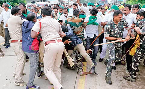 Tension prevailed as police resorted to lathicharge at Chadalawada village in Prakasam on Thursday to stop people from joining Maha Padayatra I Express
