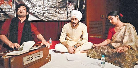 (L-R): Prajesh Kashyap, Ajay Pal Singh, and Vrinda 'Hayat' Vaid at a 'mehfil'