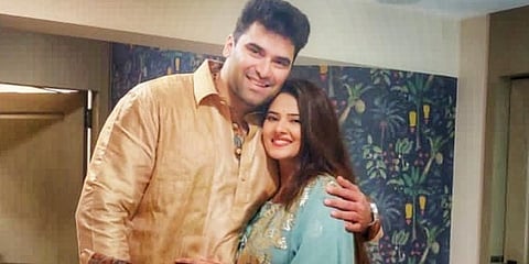 Nikitin Dheer (L) with wife and TV star Kratika Sengar. (Photo| Instagram)