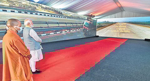 PM Modi and CM Yogi during the inauguration of Expressway in Sultanpur | PTI