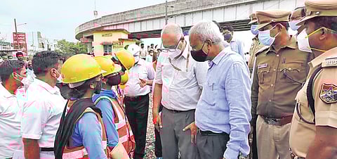 SCR GM Gajanan Mallya interacts with workers during the inspection | Express
