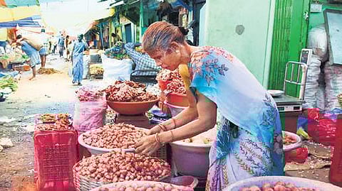 Shallots for sale at Gandhi market in Tiruchy | MK Ashok Kumar