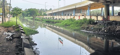 A view of Parvathy Puthanar where the alignment has to be fixed. The laying of the boundary stone to demarcate the alignment has been stalled | B P Deepu