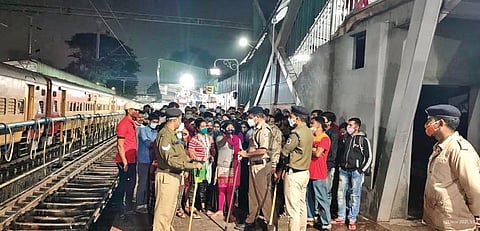Passengers argue with the railway police at the Yelahanka railway station | Express